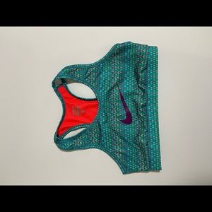 Kids XL Sports bra that feels like a woman’s small